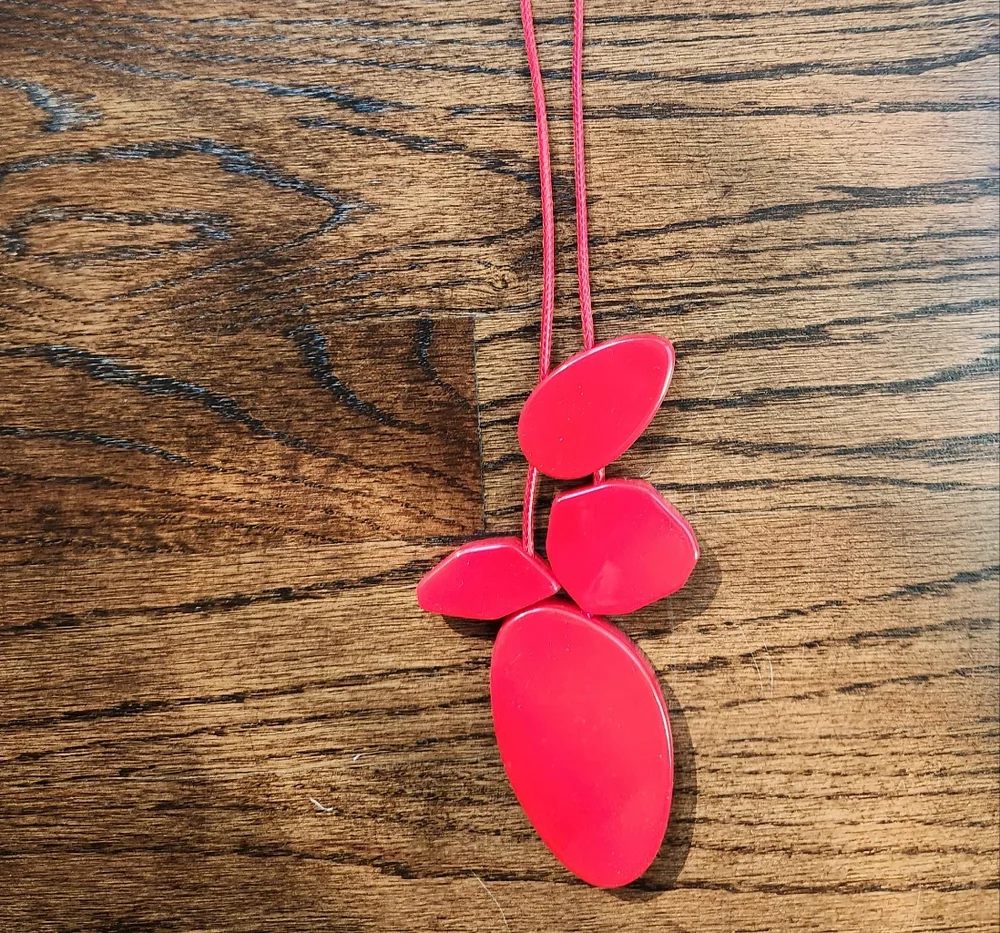 Reversible Bright Red Acrylic with Gold Flakes Necklace with Earrings Set - Picture 17 of 17